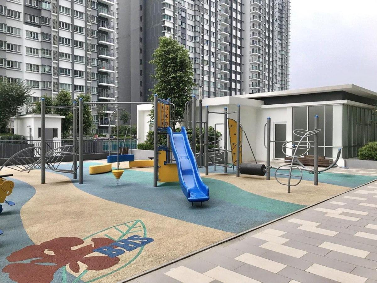 Qaisara D'Savanna Homestay@Southville City Bangi Exteriör bild